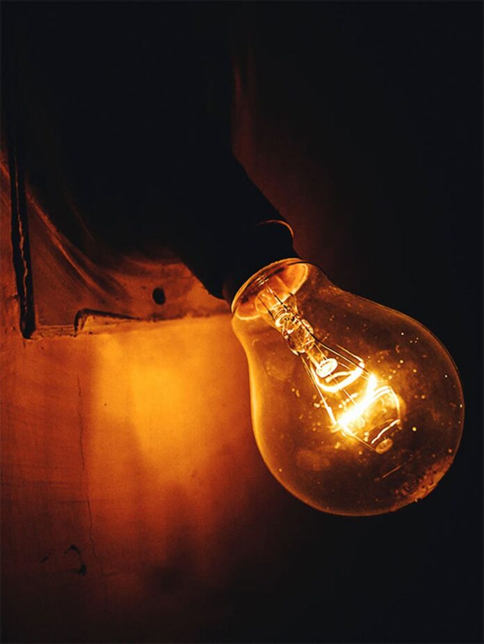 close up photography of a lightbulb