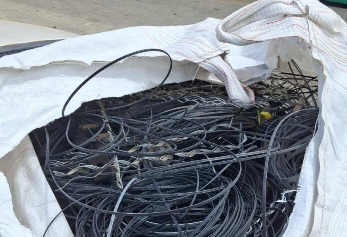 06 Operação retira 300 quilos de cabos irregulares das ruas de Sorriso em dois dias
