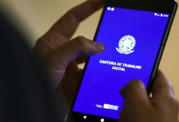 10 Estabilidade e direitos brasileiros preferem ter a carteira assinada