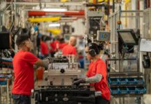 Faturamento da indústria avança 4,9% em fevereiro, aponta CNI