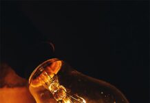 close up photography of lighted light bulb