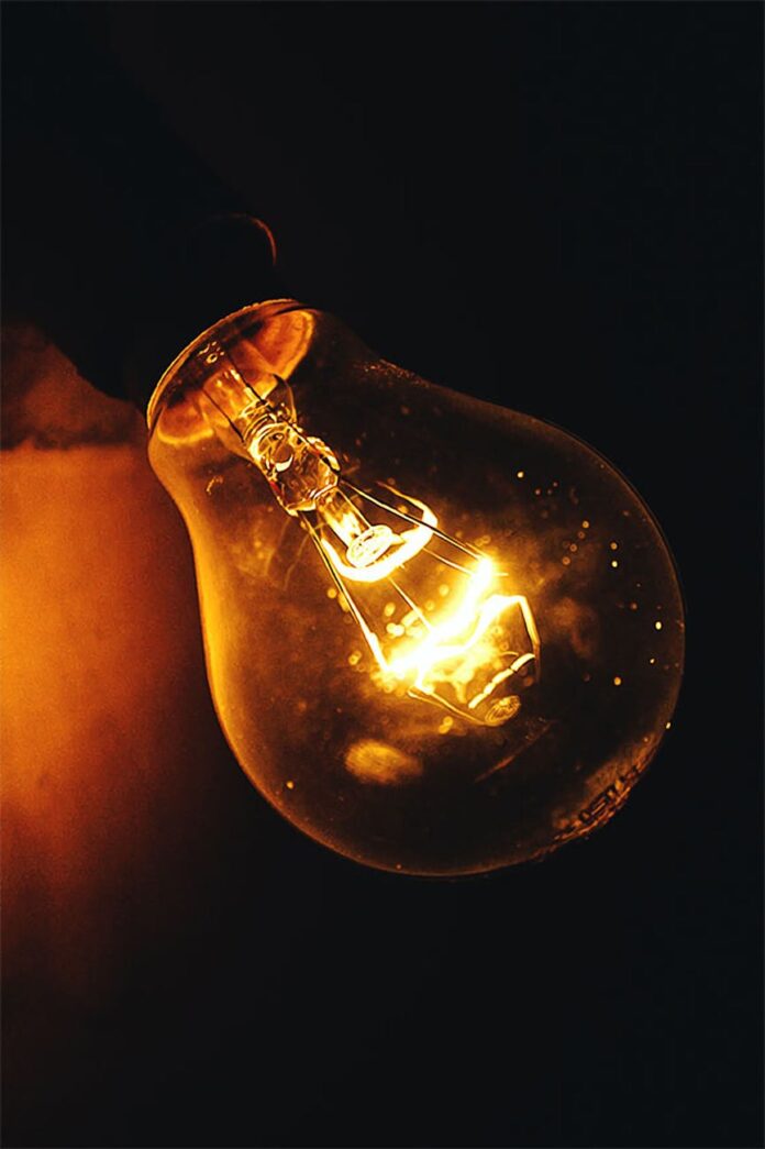 close up photography of lighted light bulb