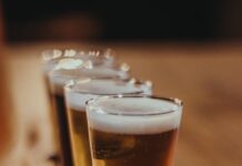 Exportações brasileiras de cerveja batem recorde close up photo of alcoholic drinks