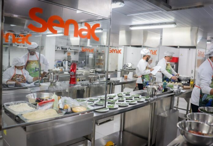 01 GASTRONOMIA E EMPREENDEDORISMO. Cursos ensinam produção de alimentos e incentivam pequenos negócios em Cuiabá