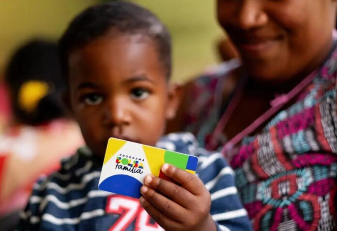 03 Aumento da renda faz mais de 88 mil famílias mato-grossenses deixaram o Bolsa Família