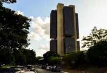 Banco Central reduz taxa básica de juros de 14,5% para 14,25% ao ano